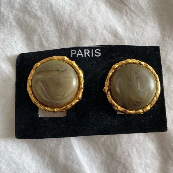 Vintage Signed Carita Paris Green and Gold Clip on Earrings - Picture 3 of 8
